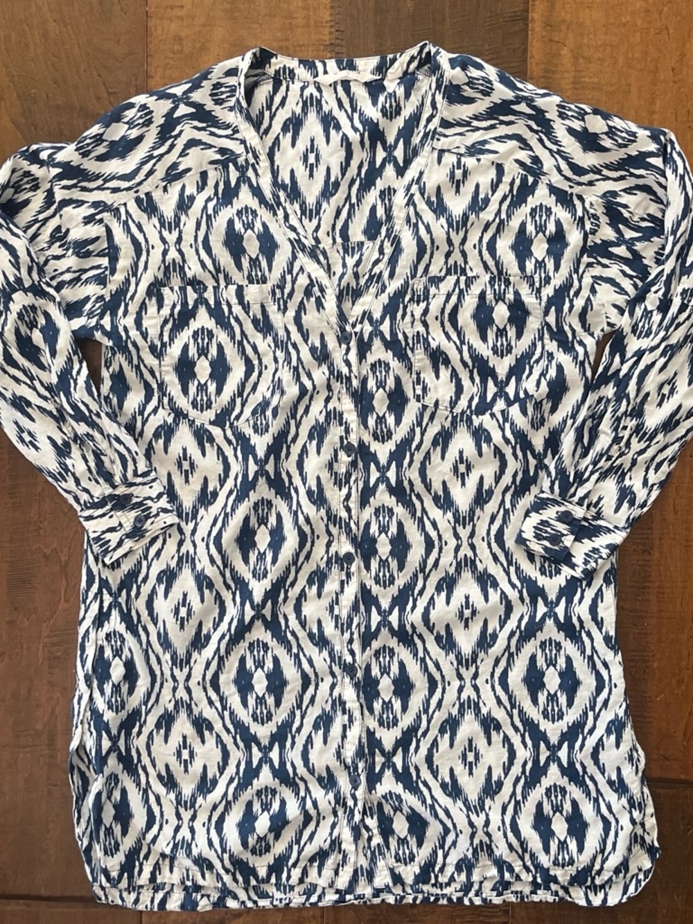 Athleta silk and cotton blue and white ikat kaftan long sleeved blouse. Sz. M